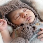 Baby mit Teddy Newbornshooting